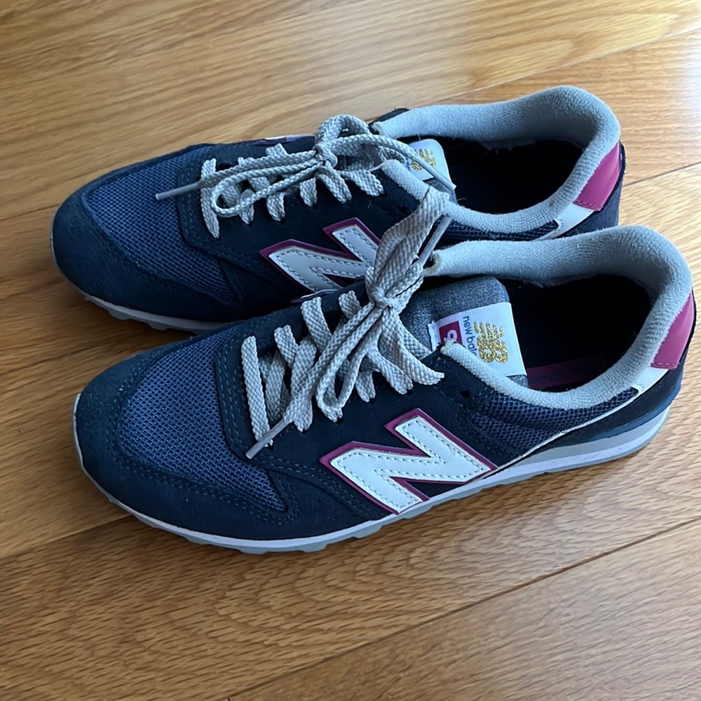 New Balance 996 sneakers in blue size 6.5 us / 37